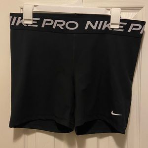NWT Nike Pros Shorts 5”